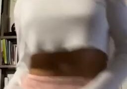 Breckie Hill upskirt pussy rubbing onlyfans leak